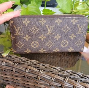 Louis vuitton zip around wallet